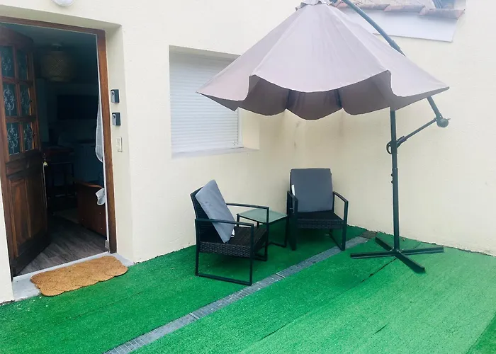 Le Petit Prince , Jolie Maisonnette Terrasse Netflix Parking Prive Jeux De Societe