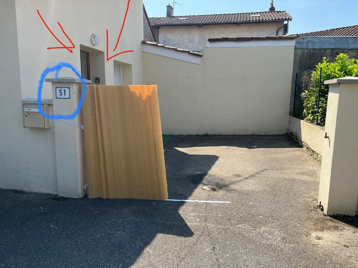 Le Petit , Jolie Maisonnette Terrasse Netflix Parking Prive Jeux De Societe Appartement